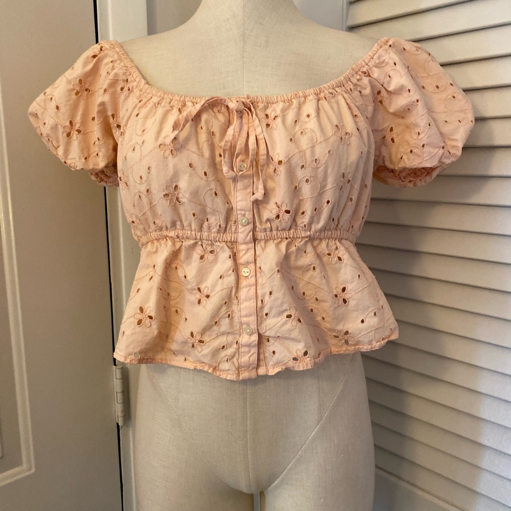 American Eagle Outfitters 100 % Cotton Peach Eyelet Puff-Sleeve Crop Top- Size M